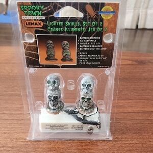 Lemax Lighted Skulls Set - Green and Silver